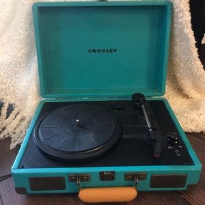 Turquoise Crosley x UO Record player